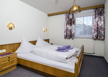 schlafzimmer ferienwohnung für 2 bis 4 personen galtür